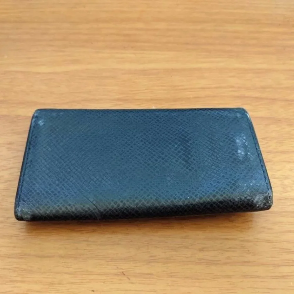 Louis Vuitton Taiga Key Holder/Wallet #906💥PRICE DROP💥
